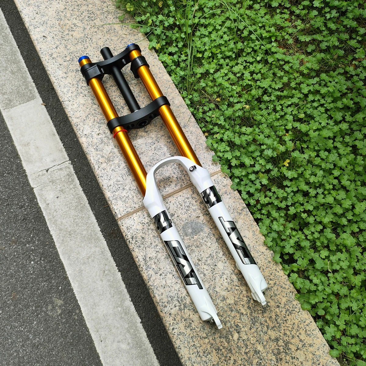 MagnesuimAlloyDoubleShoulders26/27.5/2934mmLockableMountainBicycleAirFork100X9mmAdlutsBikeAirSuspension-AliExpress18