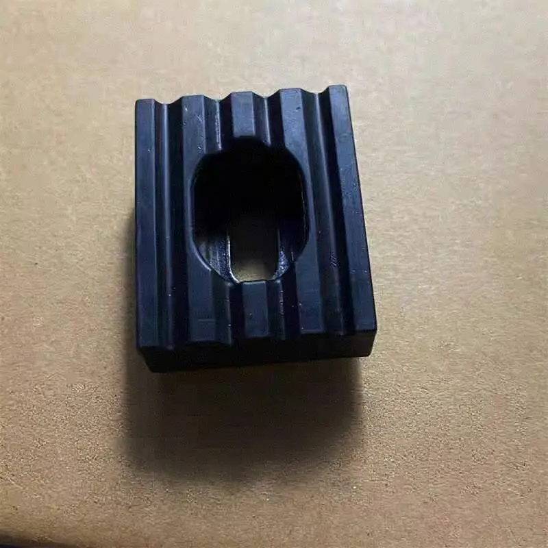 

Auto parts High quality tailgate buffer stop, tailgate limiter block, tailgate lower lock plate buffer For SAIC Maxus V80
