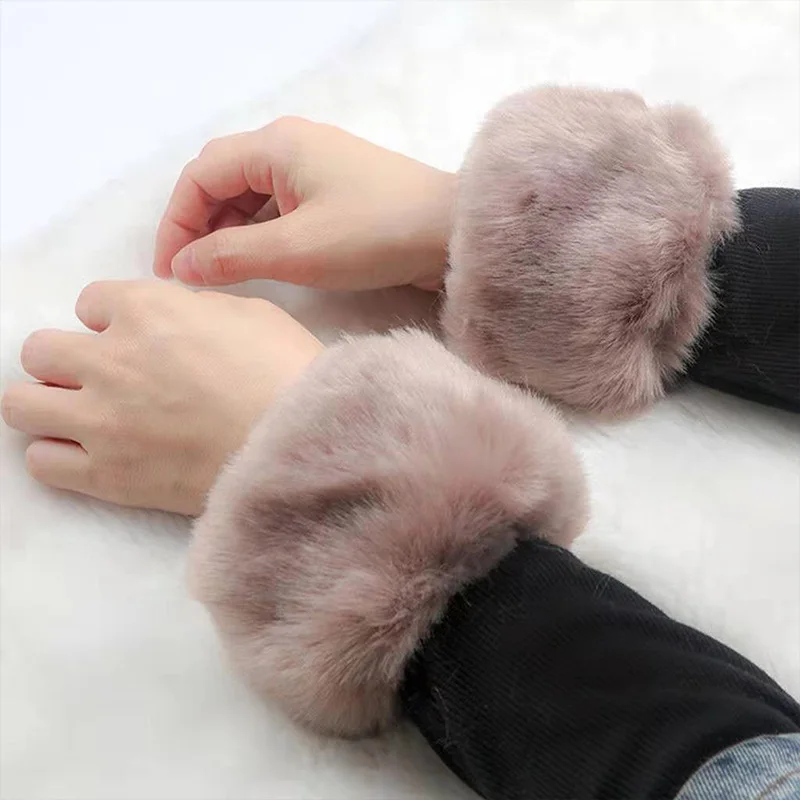 1Pair Fashion Winter Warm Faux Fur Soft Elastic Wrist Slap On Cuffs Women Arm Warmer Plush Thicken Wrist Cuffs Sleeves Accessory