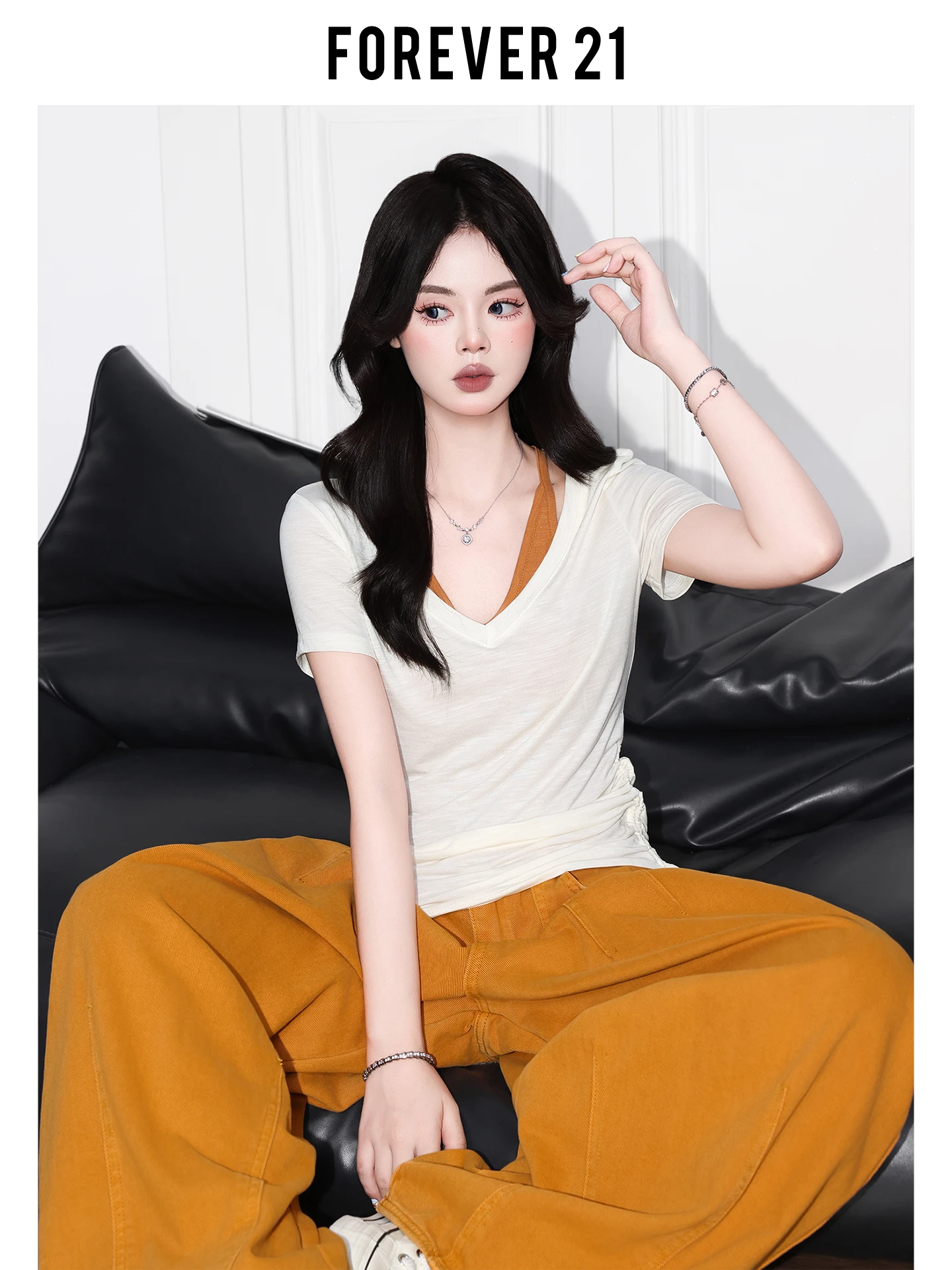 Forever 21 Camiseta de manga corta con cuello en V y cintura adelgazante para mujer, estilo coreano, informal, con bloques de color únicos, top de verano