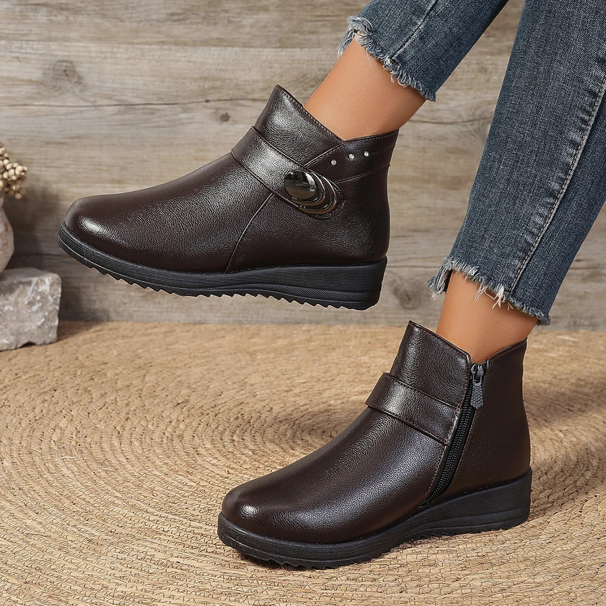 2024 Women Trend Metal Decoration Fashion Side Zipp Daily Boots Woman Outdoor Comfortable Round Toe Ankle Boots Shoes for Women