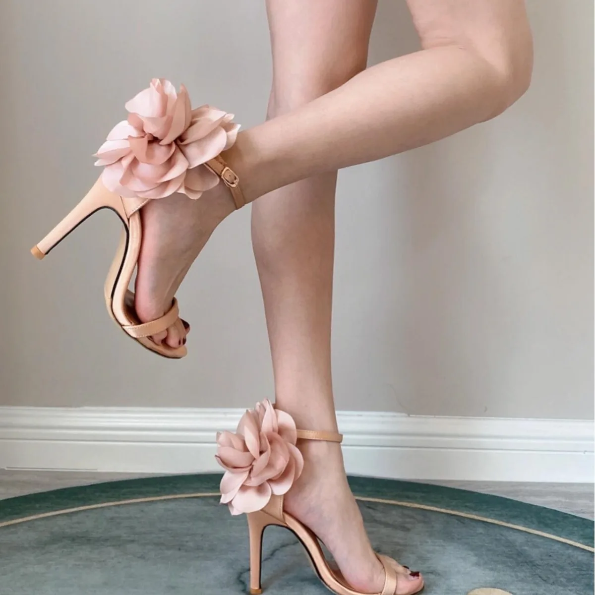 

Women Satin Flower Stiletto Heels Open Toe Sexy Luxury Runway Party Evening Banquet Shoes Zapatos De Cuero Auténtico Para Mujer