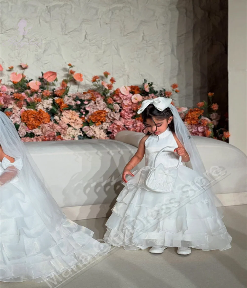 Witte mouwloze schattige meisjesverjaardagsfeestjurk geschikt voor kinderoptochten dooppen evenementen optredens fotografie