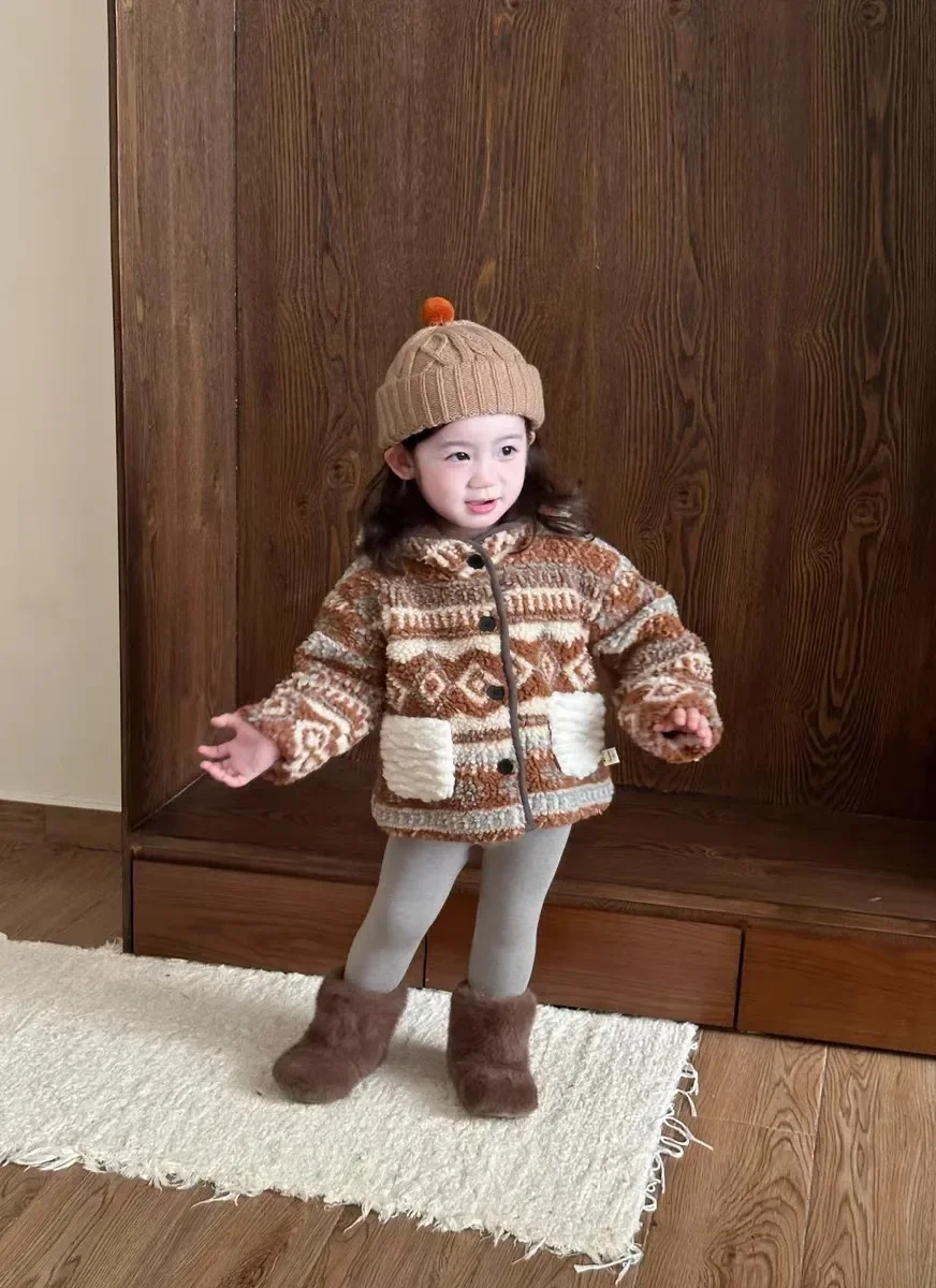 80-110 سنتيمتر الفتيات معطف صوف الضأن الخريف والشتاء نمط جديد الطفل أفخم سميكة قزم قبعة معطف الأطفال سترة قطن دافئة