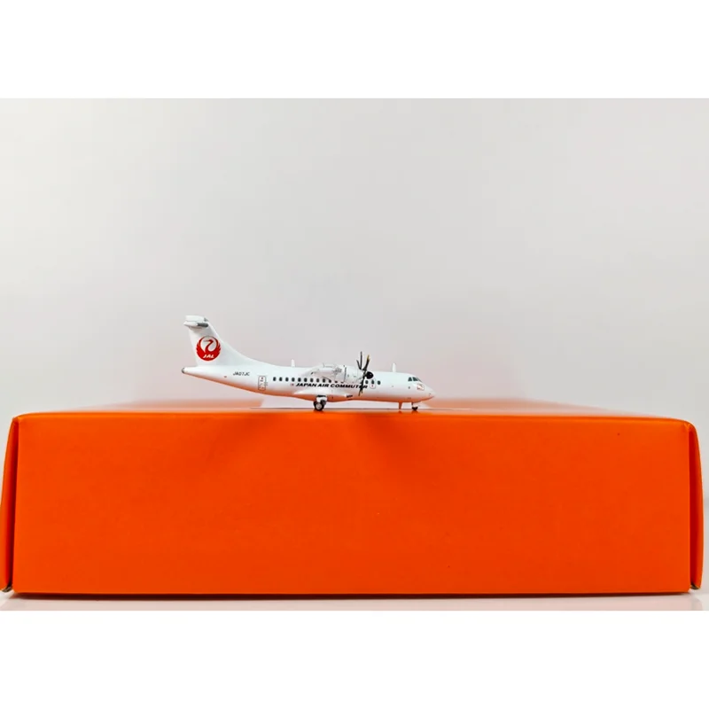 JC أجنحة 1/400 مقياس الخطوط الجوية اليابانية ATR-42-600 JA07JC يموت الصب سبيكة نموذج طائرة جمع العرض الزخرفية #3