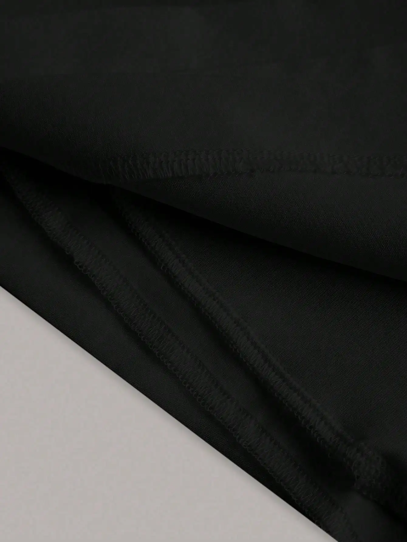 Saia Mini Assimétrica Preta Sólida para Mulheres