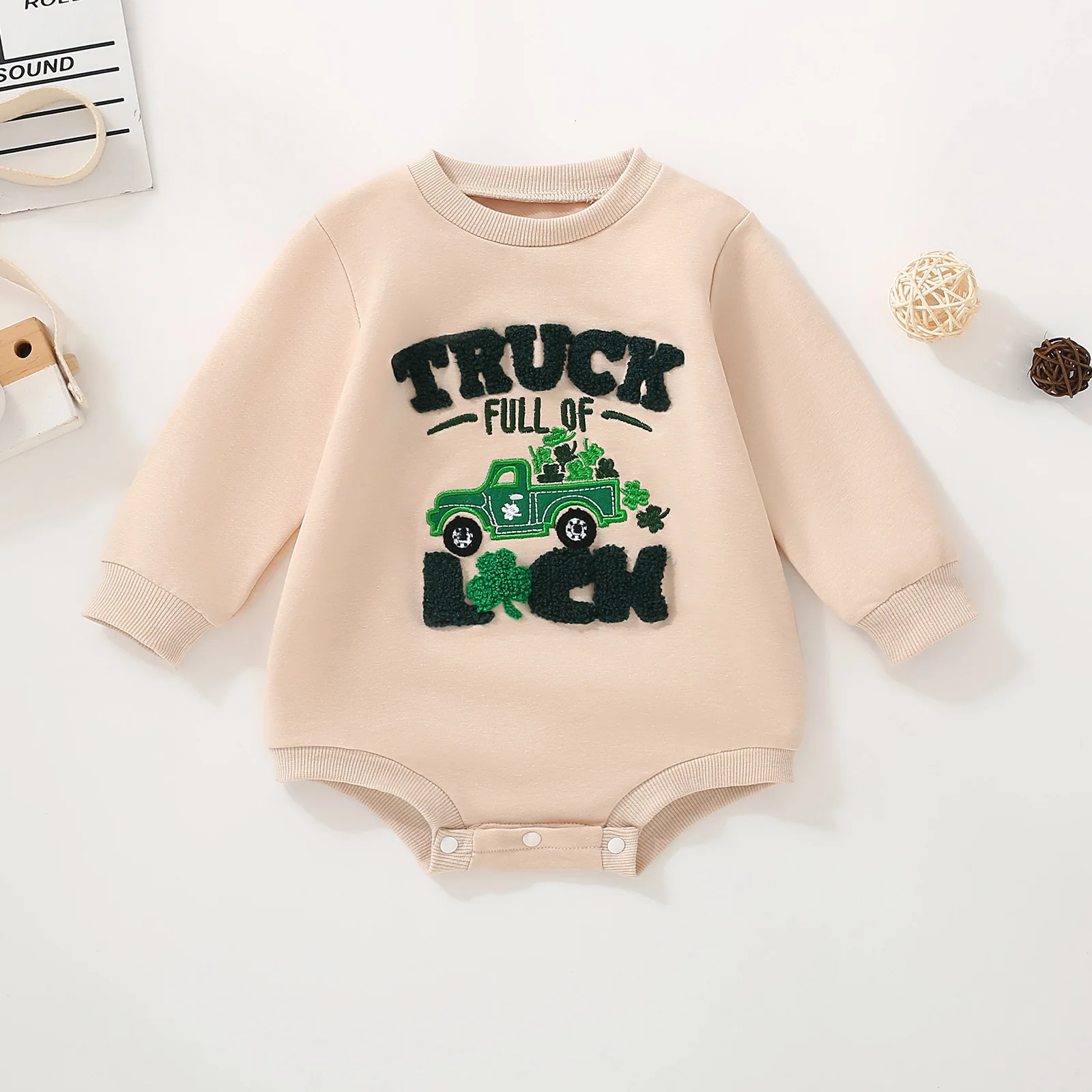 Summer unisex apricot-coloured baby apricot-coloured truck and four-leaf clover embroidered long-sleeved triangular romper