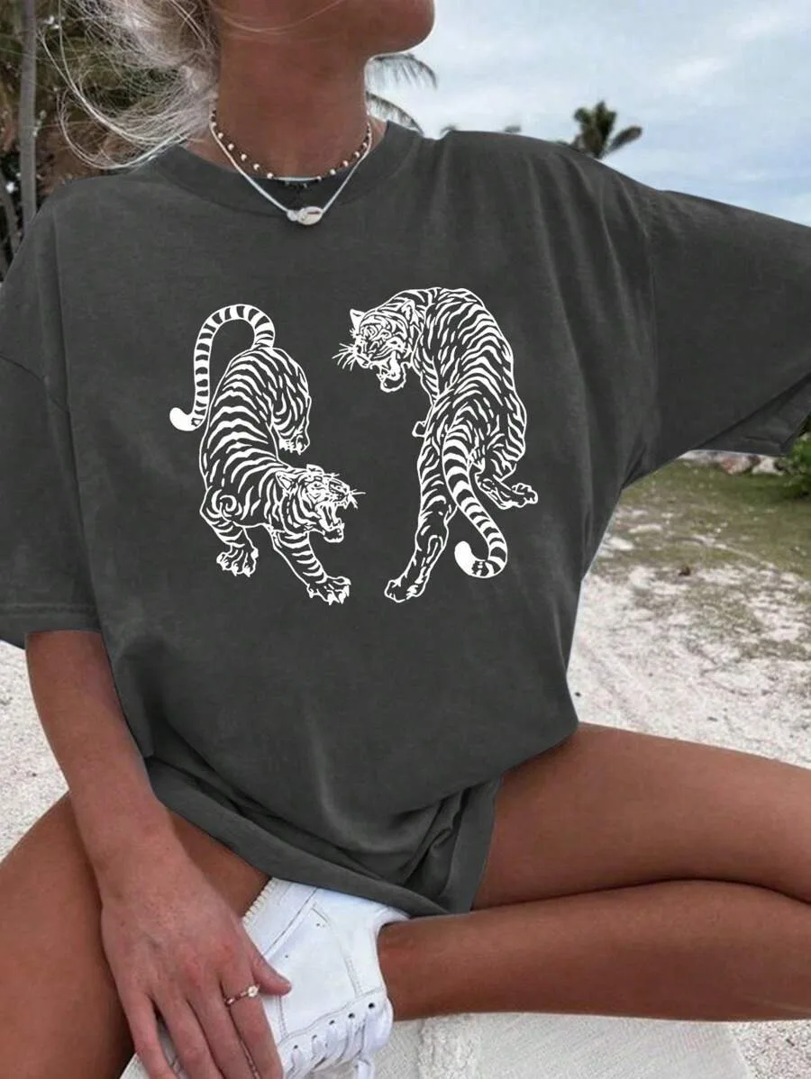 

Plus - Size T-Shirt - Fashionable Leopard Print Shirt Casual Holiday Style