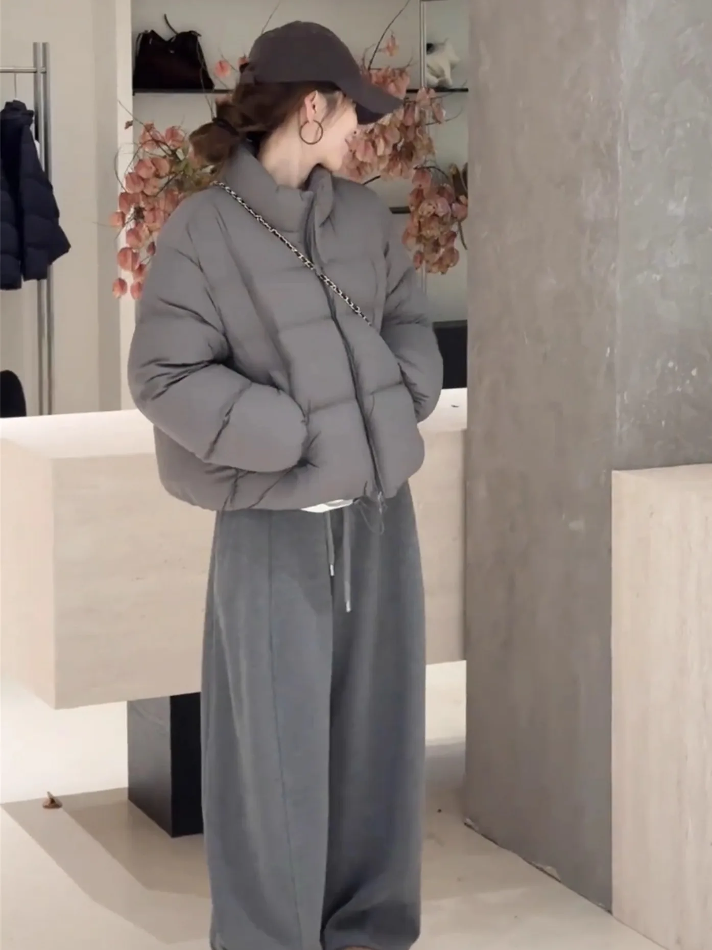 

Women's Short Puffer Jacket White Duck down Loose Fit Thickened Winter Outerwear Casual Style Warmth Guaranteed Zipper Closure