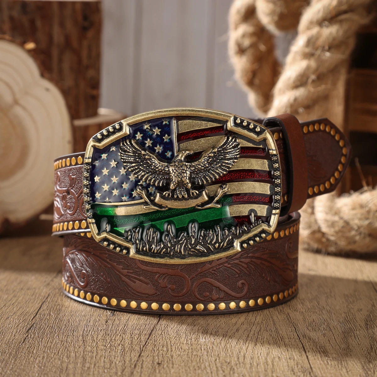 

A PU belt suitable for both men and women, combining the style of western denim and retro, is perfect for daily casual outings