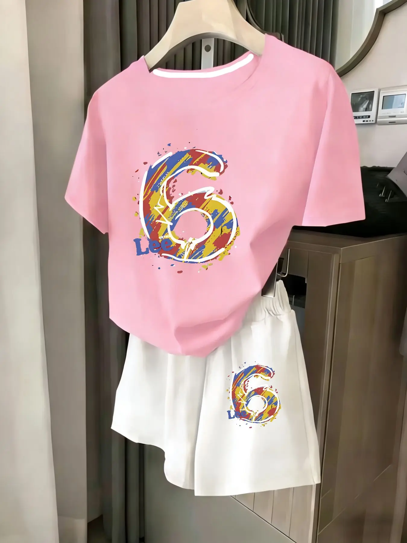 

Женский комплект из 2 предметов, летний комплект для пляжного отдыха, повседневная футболка с круглым вырезом и короткими рукавами, шорты с эластичной резинкой на талии, удобный костюм