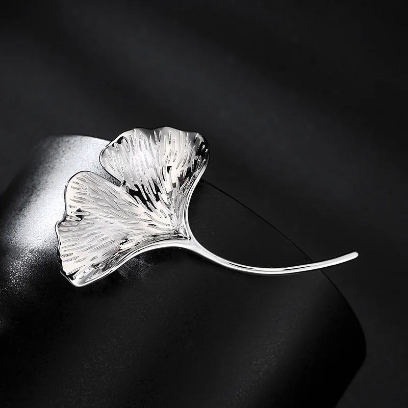 Ginkgo Leaf Brooches Enamel Plant Corsage for Women Girls Suit Collar Clip Clothing Accesories Pins Wedding Party Jewelry Gifts