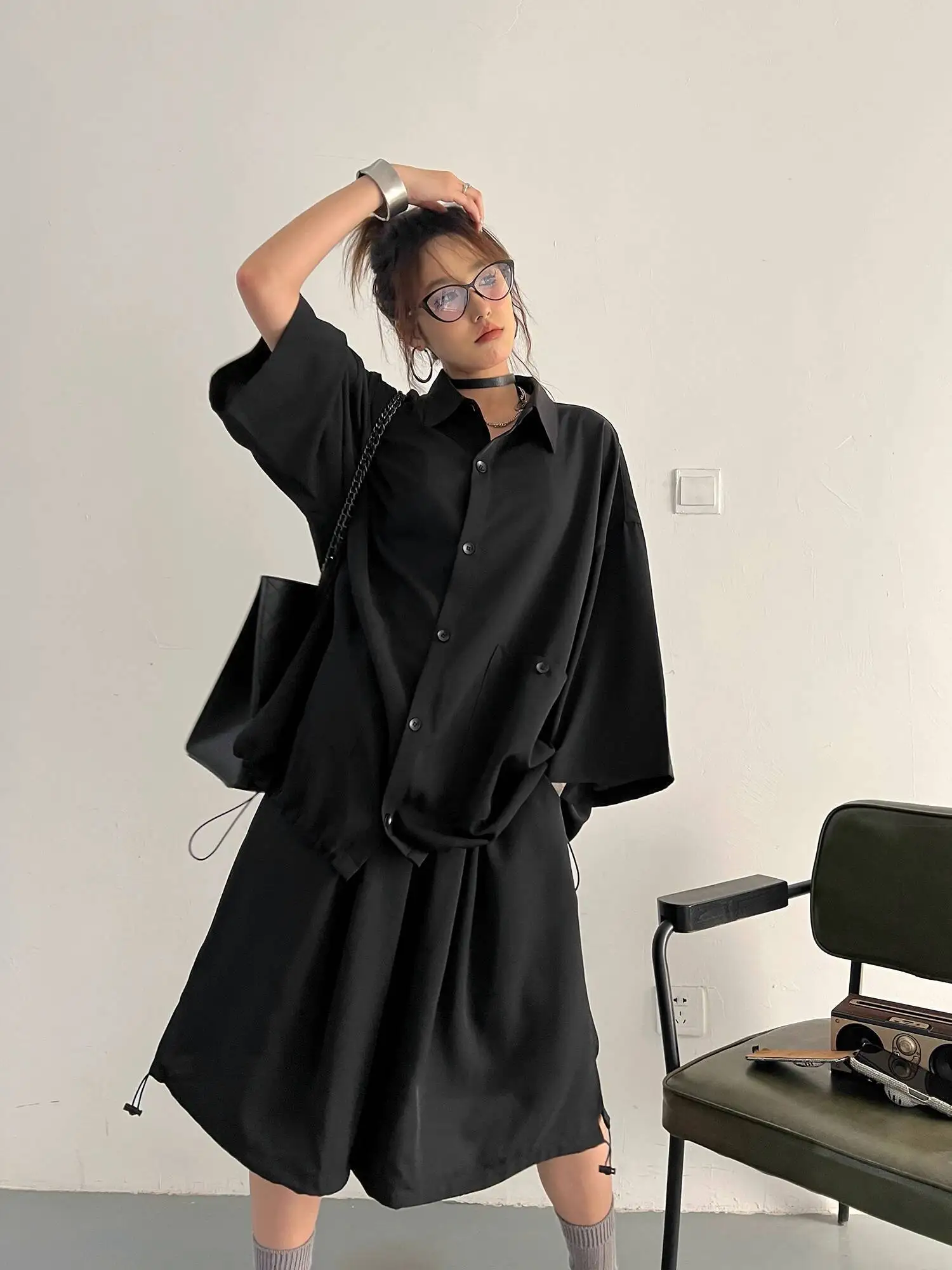Set da due pezzi pigro retrò nero sportivo estivo da donna casual camicia sottile a 3/4 maniche e pantaloncini larghi a 5 punti