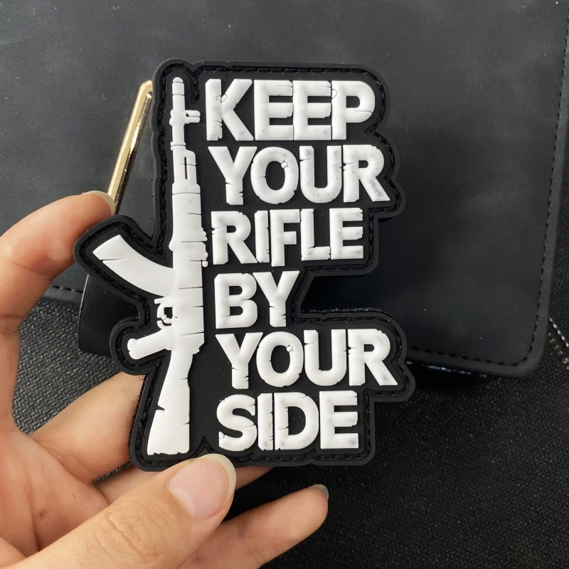 شارة المعنويات البلاستيكية هوك وحلقة بقع للملابس ، والحفاظ على بندقيتك بجانبك ، ملصقات حقيبة الظهر العسكرية التكتيكية ، بندقية AK