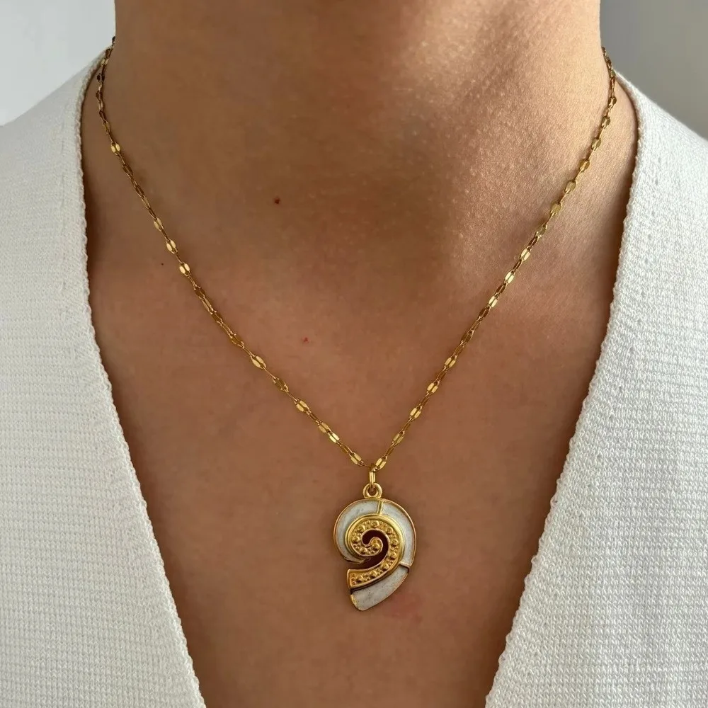 Collar con colgante de estrella de mar de esmalte blanco, elementos oceánicos, diseño de concha de tortuga, temperamento Retro