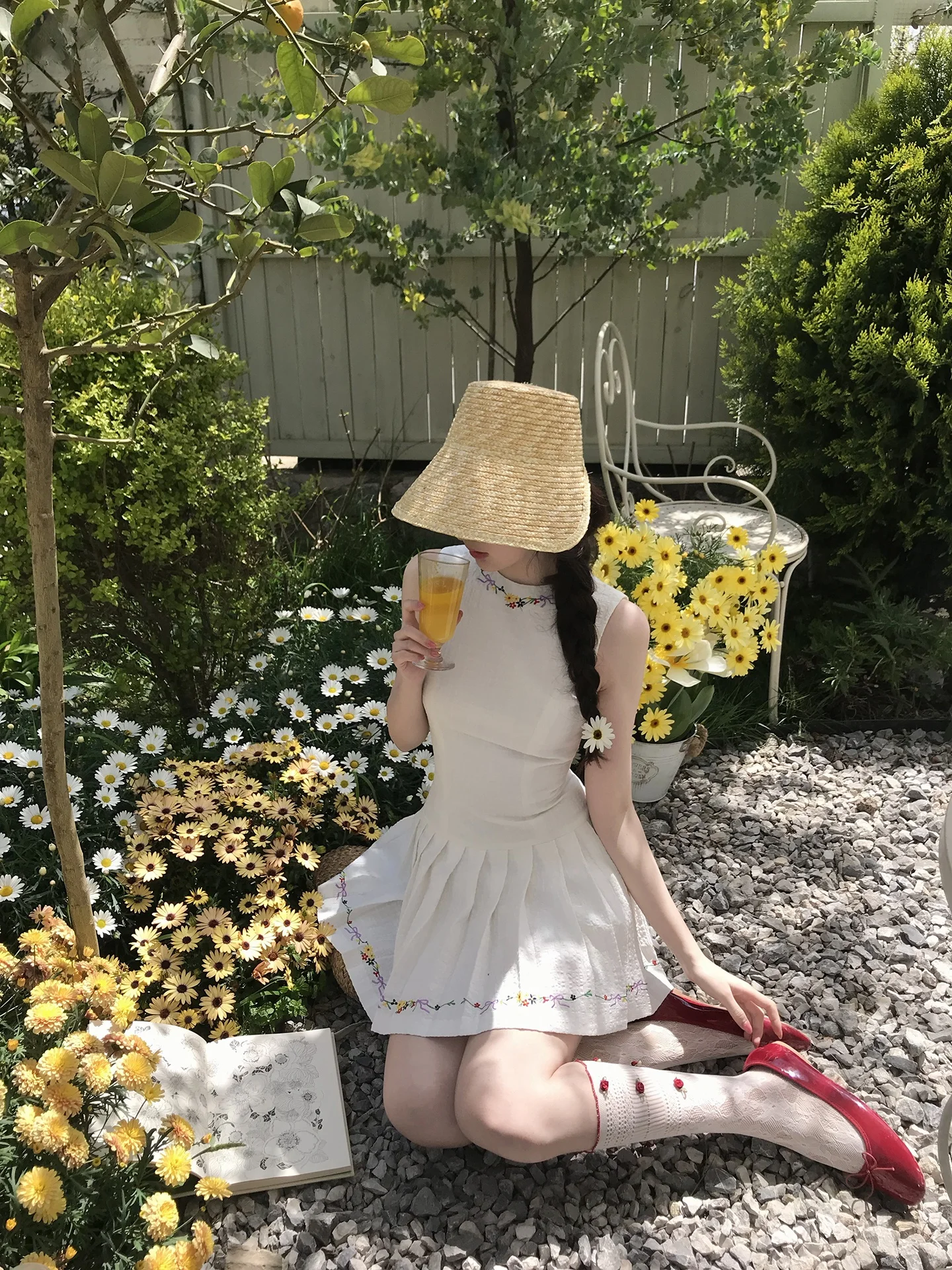 

Платье-халтер XiaoLi Early Spring с цветочным принтом, белое, А-силуэт, с плиссировкой, на завязках, с вырезом на талии, маленького размера, в стиле принцессы