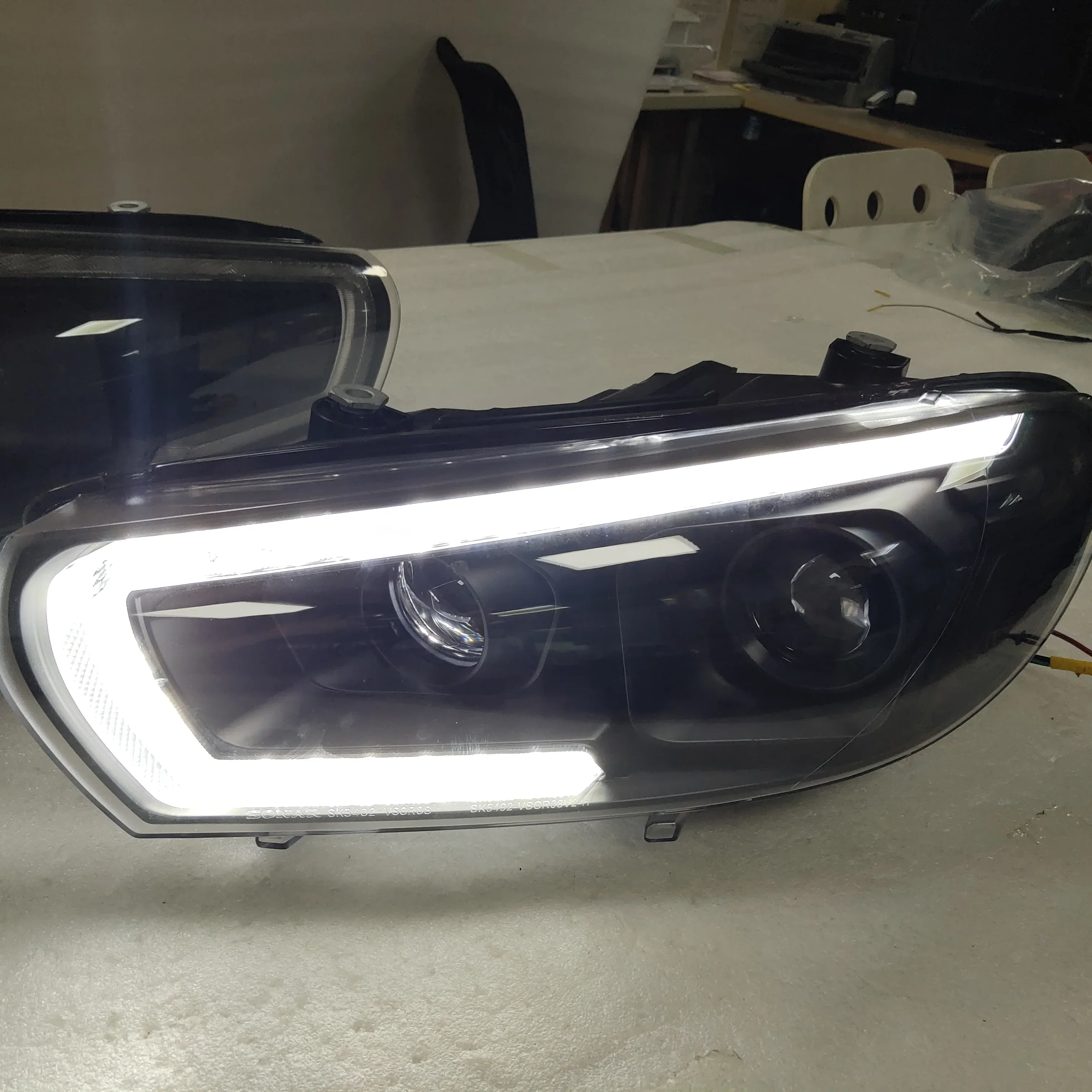 

AIROW LED Head Lamp for VOLKSWAGEN Scirocco 2008 to 2015 for 1.4 Version SN V2