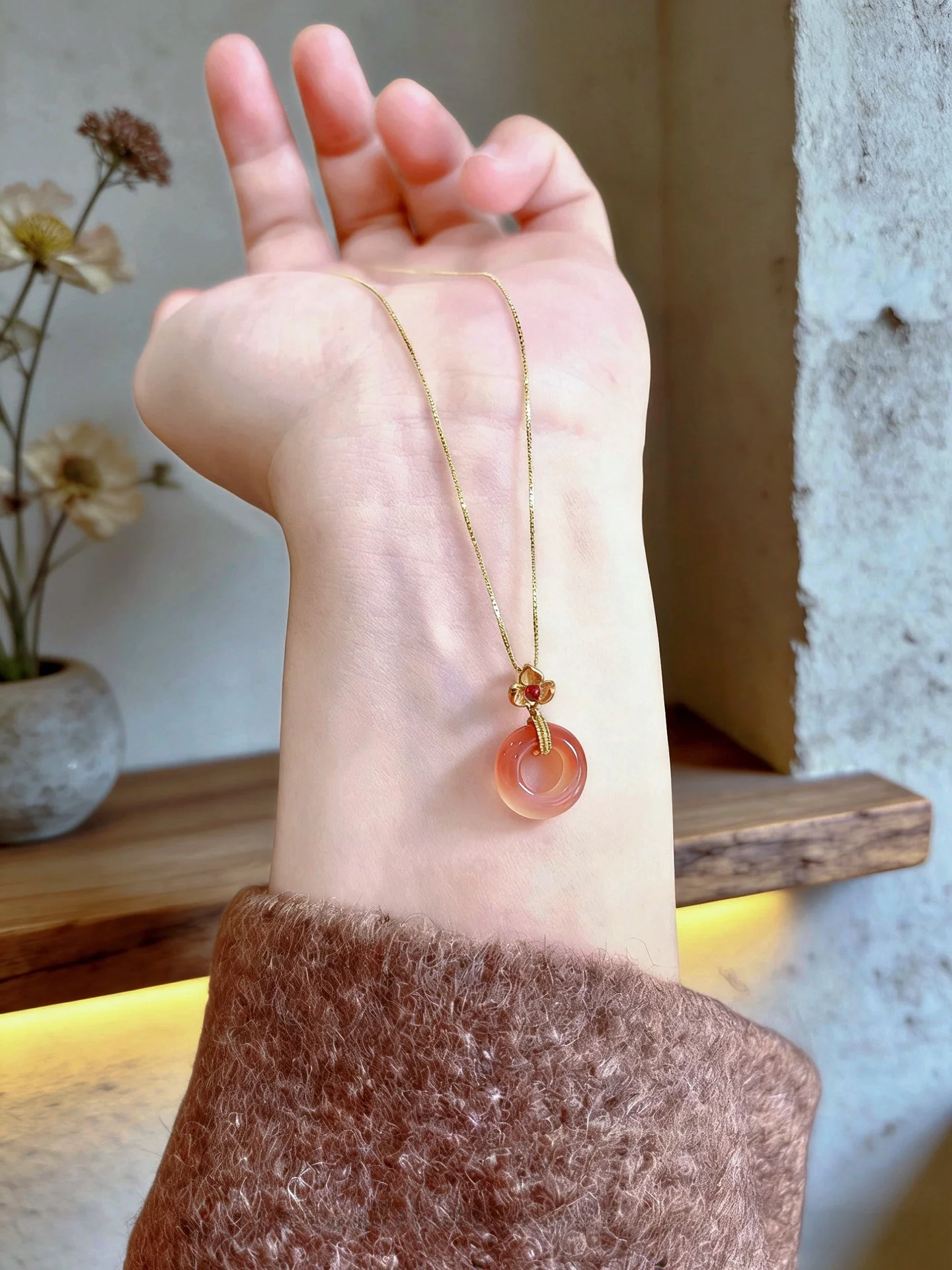 collana-con-ciondolo-in-agata-rossa-chiusura-di-sicurezza-a-fiore-di-loto-dorato-gioiello-di-moda-in-stile-cinese-amuleto-portafortuna-per-donne