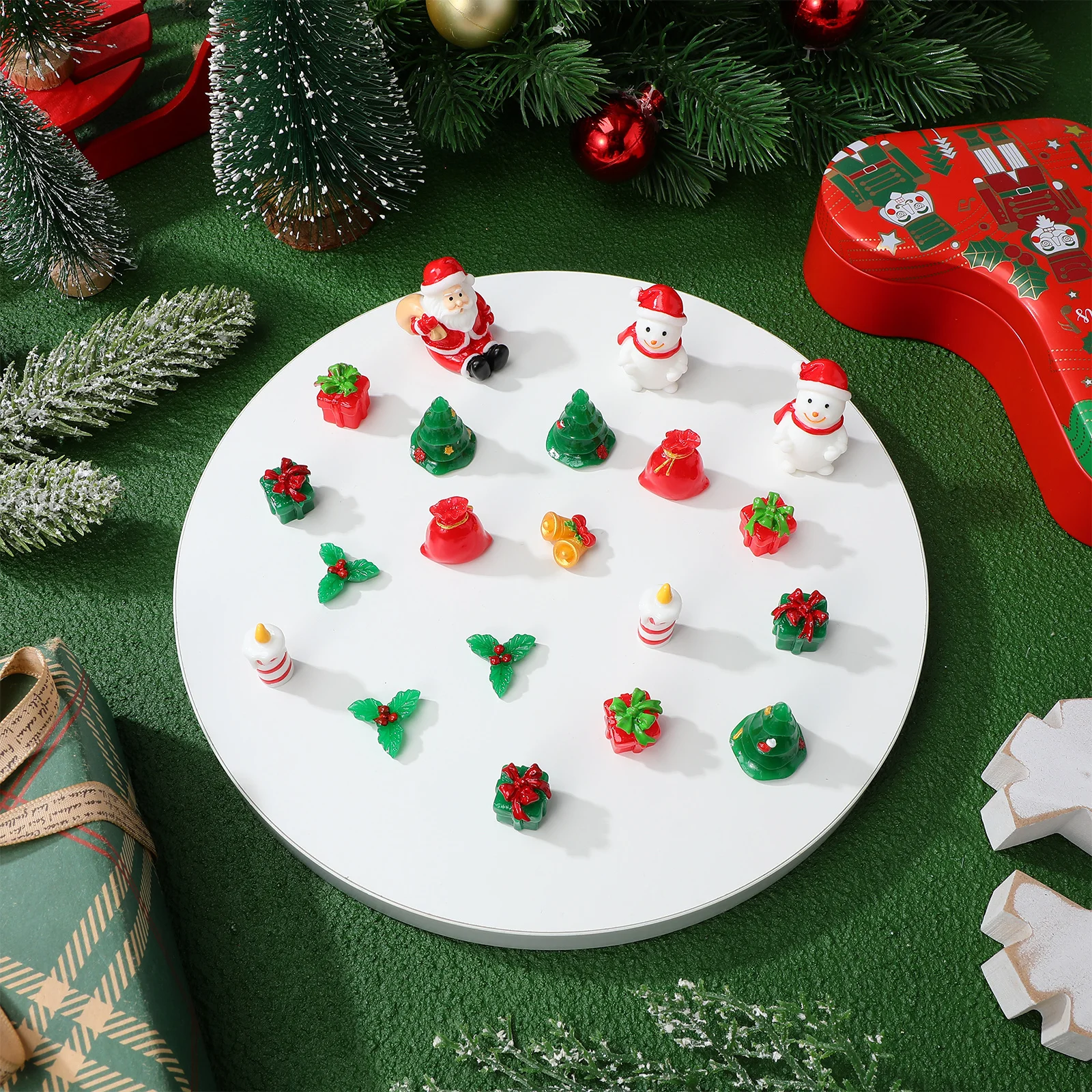 

20Pcs Cartoon Resin Ornaments Mini Christmas Craft for Bedroom Living Room Desk Holiday Decor Micro Landscape Decoration