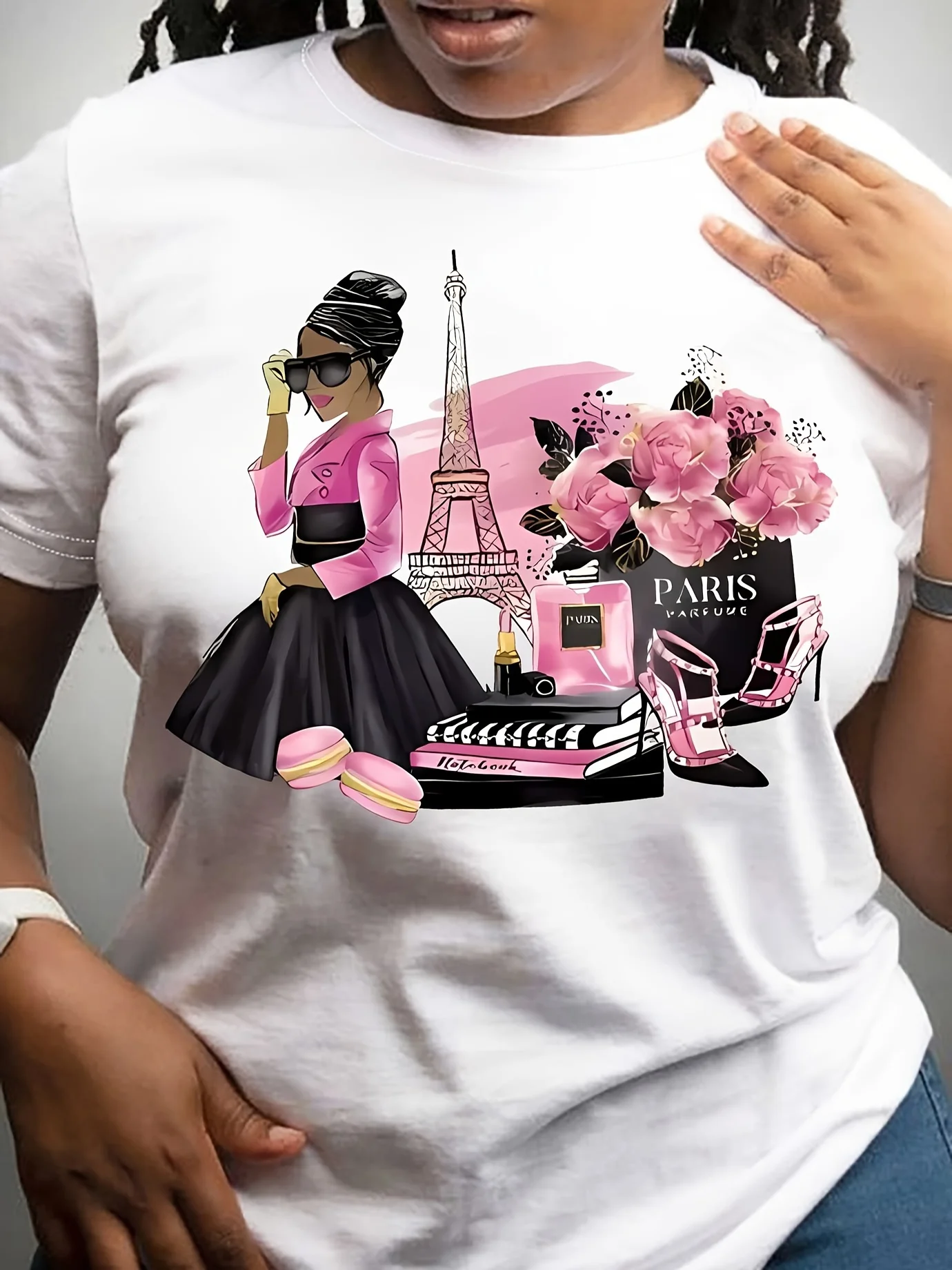 

Chic Parisian Adventure Graphic Tee for Women - Casual Crew Neck Short Sleeve T-Shirt with Eiffel Tower