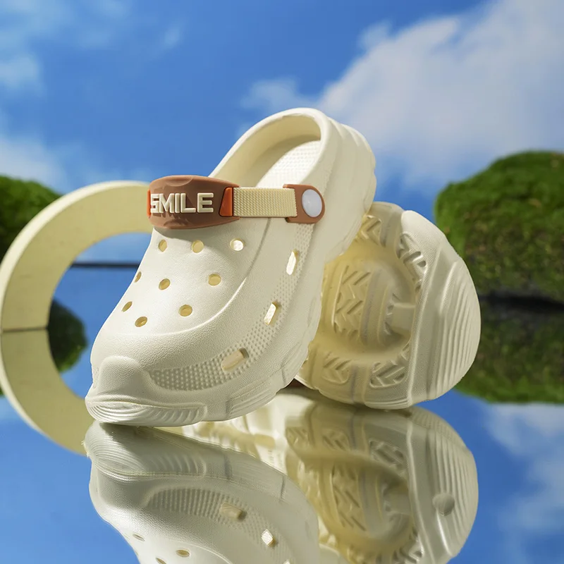 A pair of cool and breathable children's summer sandals with perforated design. Comfortable to wear. AL-61821 5