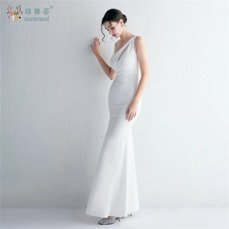 섹시한 새틴 속이 빈 싱글 숄더 비즈 바운드 네일 비드 공예 타이트 롱 피쉬 테일 스커트 신부 들러리 웨딩 생일 파티