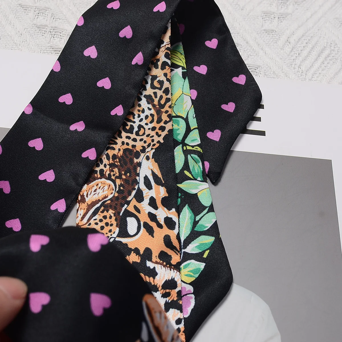 Brand Design Leopard Heart Twill Silk Scarf Women Hair Scarf Fashion Headband Luxury Brand Skinny Bag Scarves Neckerchief 2024