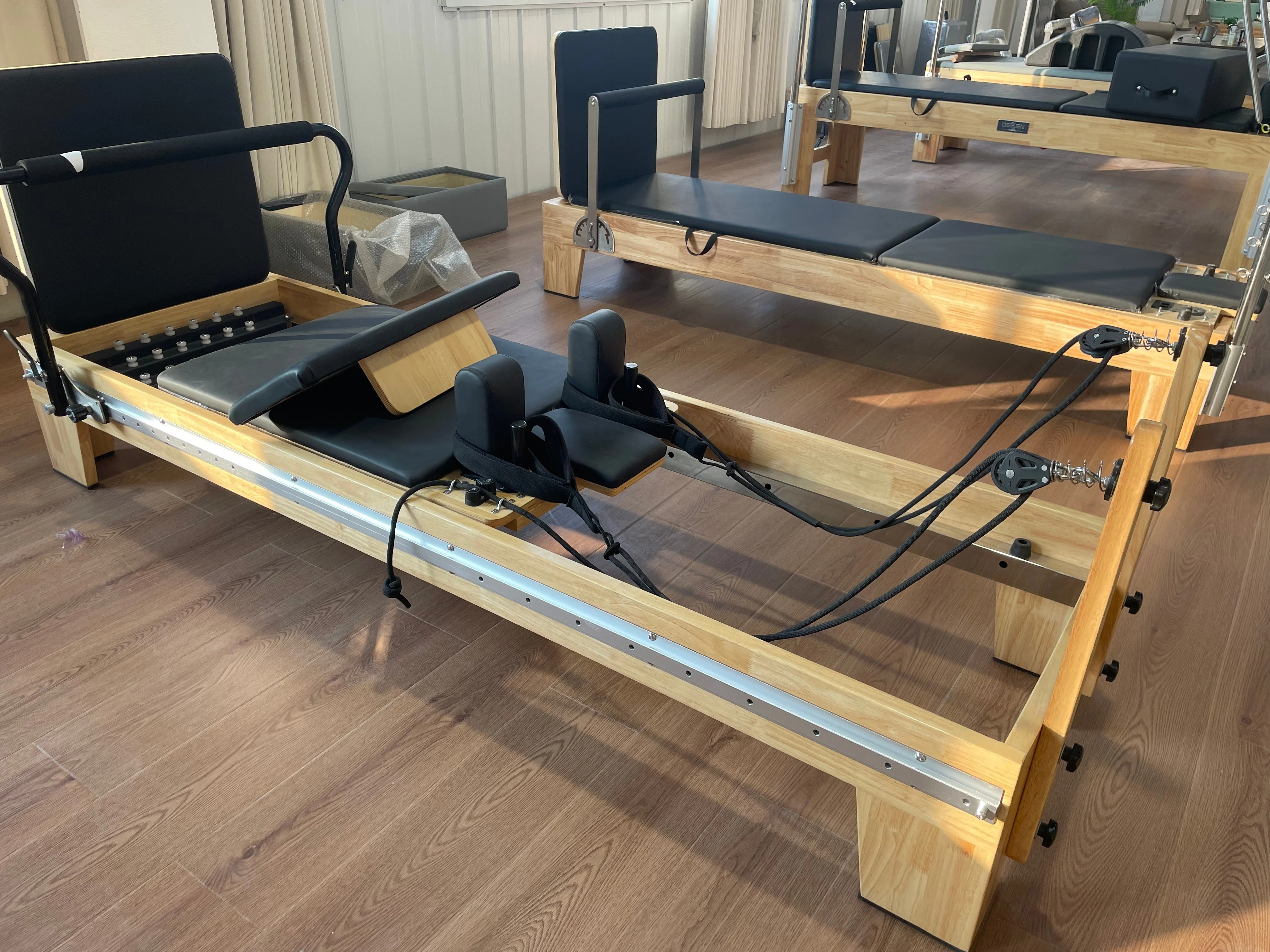 DEREN DR-Q88 Pilates Reformer Fixed Track  Wood Studio Fitness Equipment