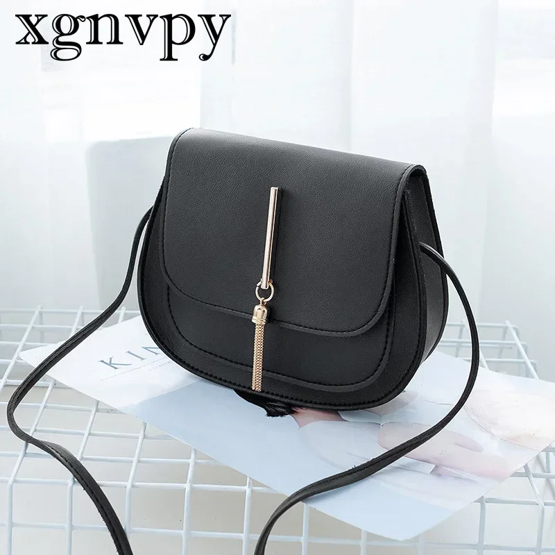 xgnvpy New Gold Fringe Double Half Circle Single Shoulder Saddle Bag Fashion Casual Mobile Phone Bag