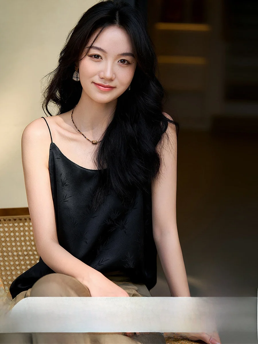 XiaoHanGe Bamboo Leaf Embroidery Silk Blend Camisole Women's Fashionable Commute Style round Neck Inner Wear Top
