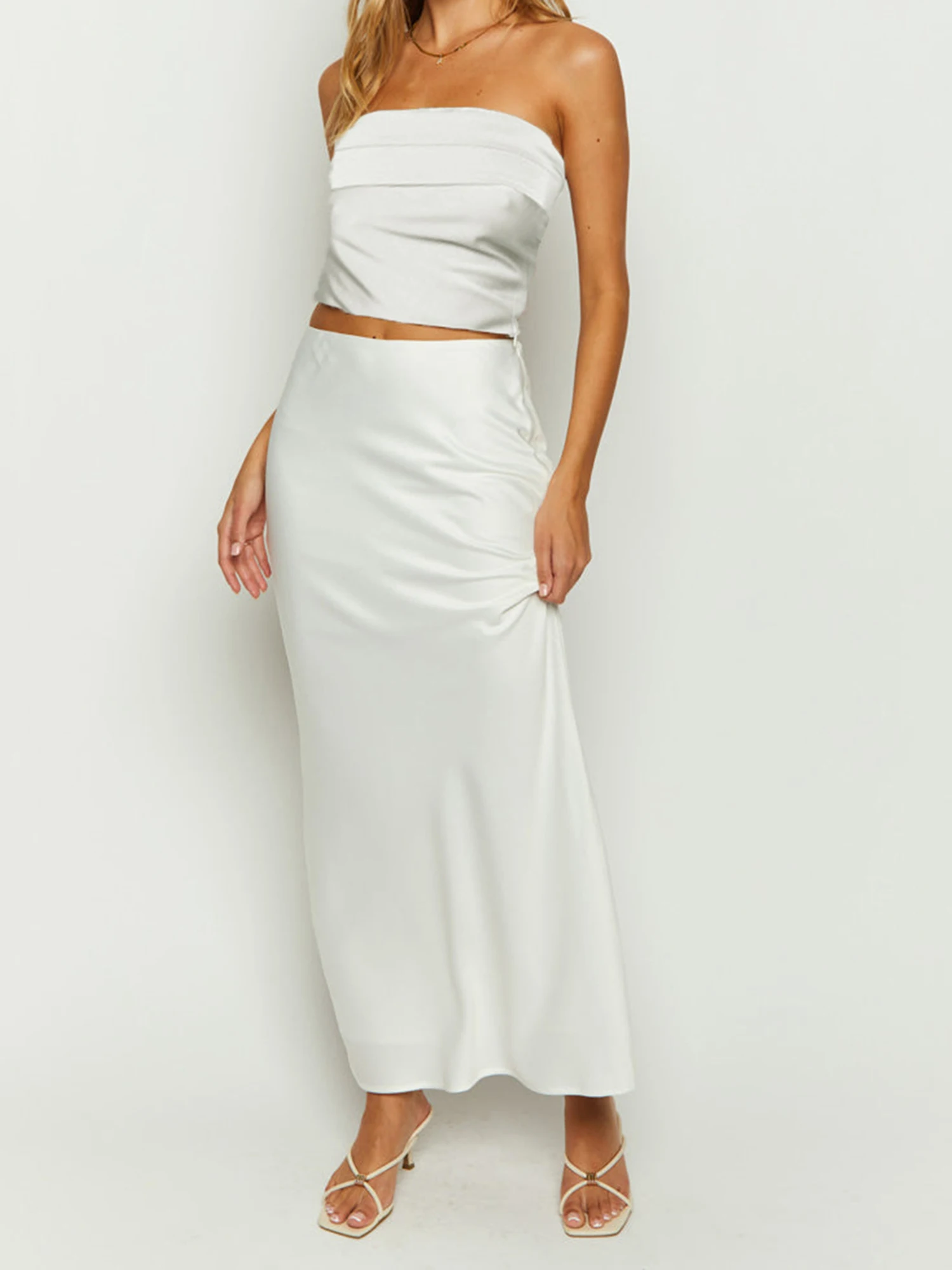 Elegante set top con spalle scoperte e gonna lunga con spacco alto per look alla moda estivo da donna