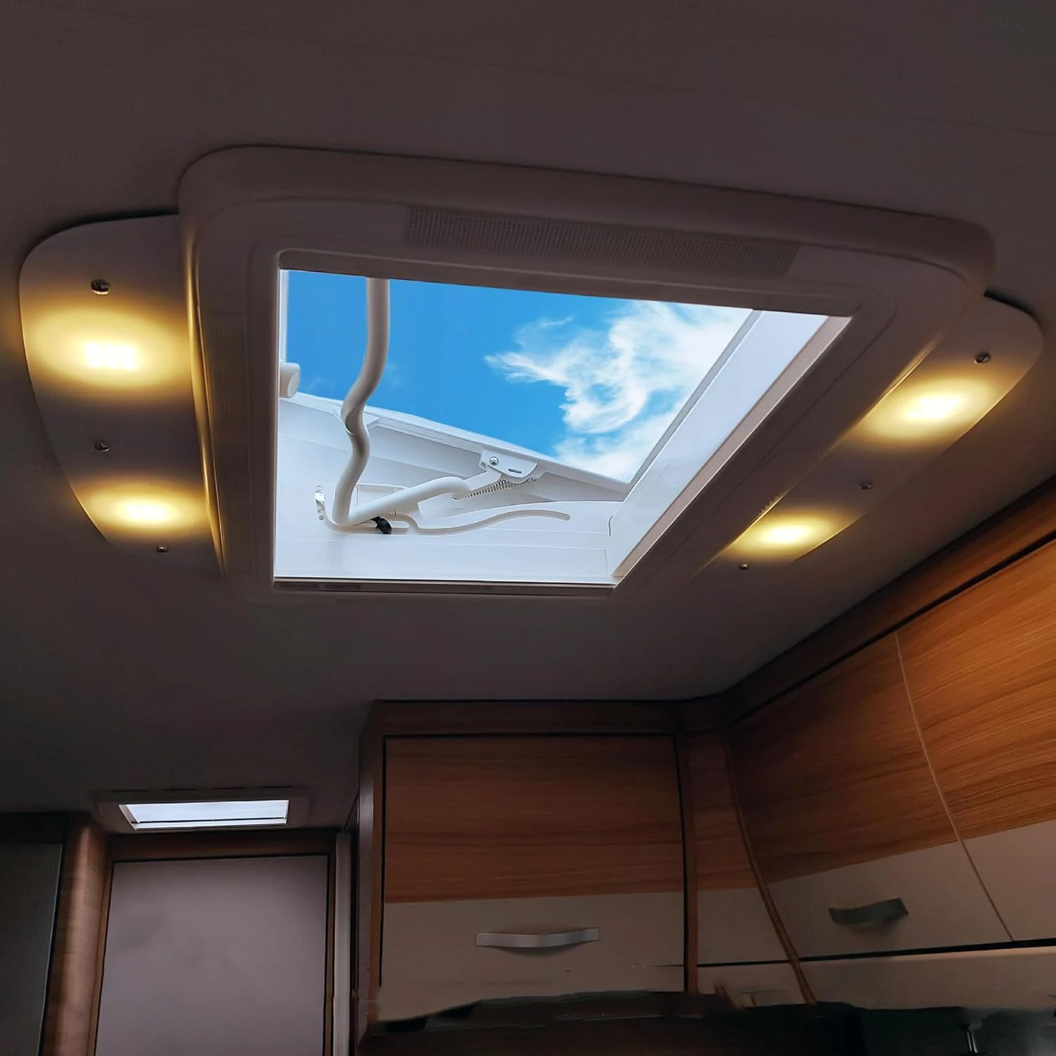 2pcs For Dometic Roof Windows Locks RV Roof Hatch Safety Devices Storm Protection Devices Travel Trailers Van Window Accessories