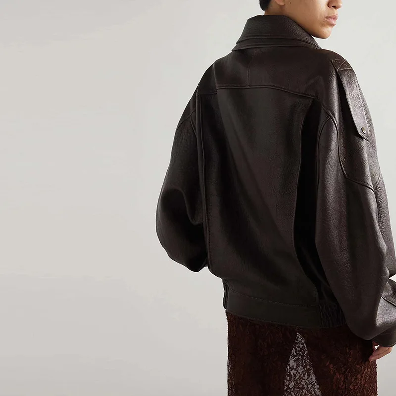 2025 Chaqueta de cuero de otoño e invierno Abrigo suelto con silueta corta y doble cuello para mujer