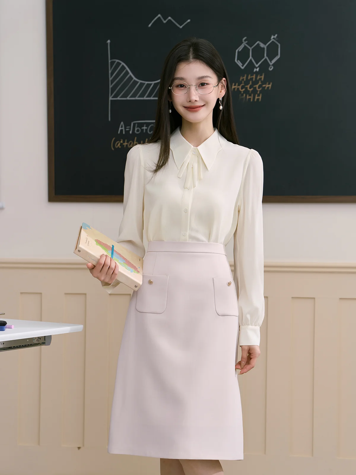 

Женская блузка Berd Miss Yellow: весенне-осенняя, для офиса и собеседований, формальная, с длинным рукавом, из полиэстера