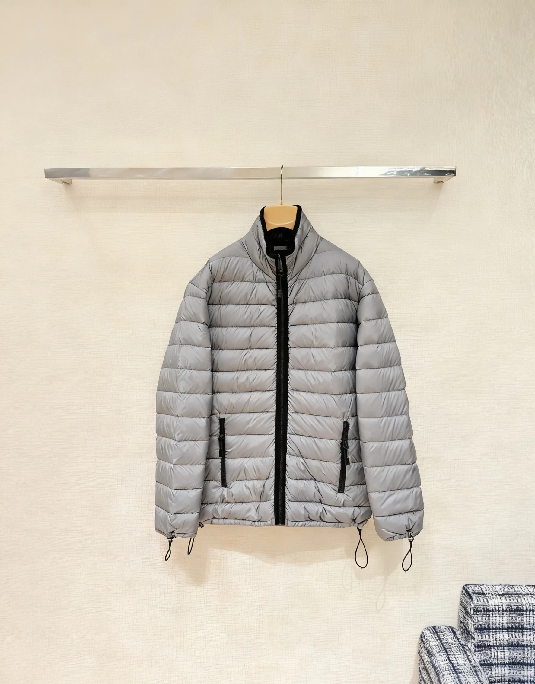 

2025 Women's Light Gray Lightweight Puffer Jacket Stand Collar Zipper Quilted Warm Down Coat Adjustable Waist Winter Outerwear