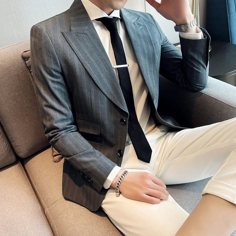 Business casual single breasted young men's striped suit