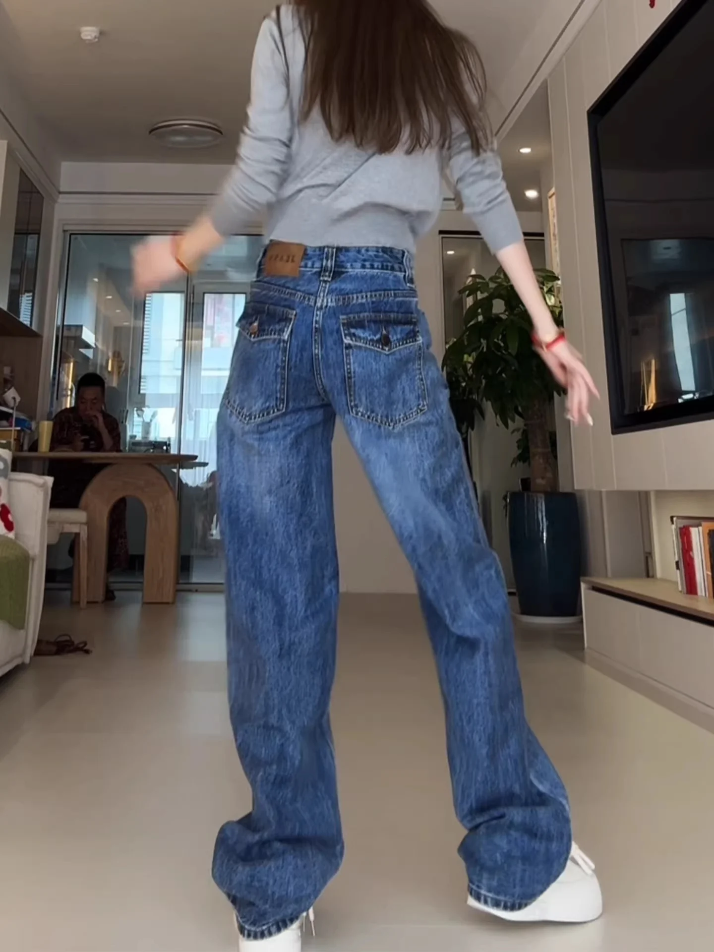 

Tall Women's Loose Fit Straight Leg Jeans Low Waist Casual Wide Leg Floor Length Pants Spring Style High Rise Slimming Effect