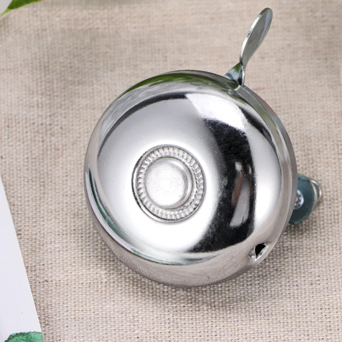 

Durable Metal Bike Bell Rotated Sounding System Stylish Compact AntiRust For Folding Bikes Mountain Bicycles Kids Adults White