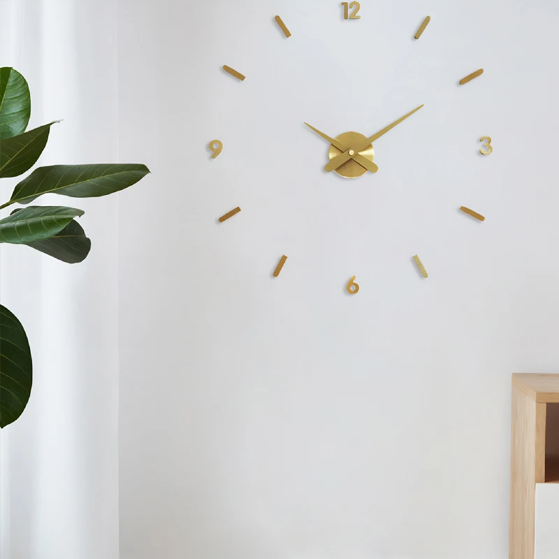 

Living room wall clock Modern simple brass creative Internet celebrity home clock Fashion atmosphere Entrance decoration