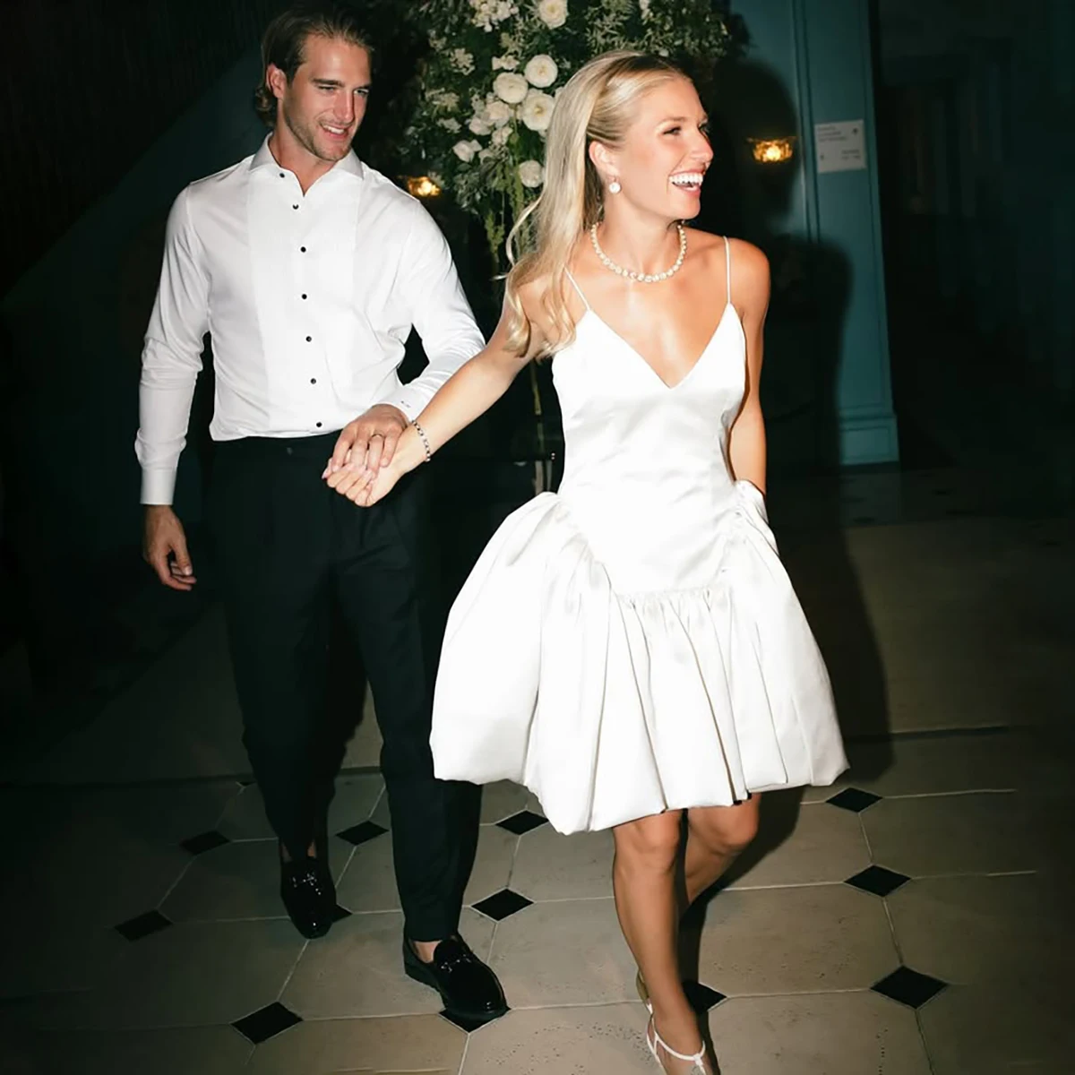 Simple Spaghetti Straps Drop Waist Satin Wedding Dress Above Knee Ruched Puffy Skirt Zipper Backless Customized Bridal Gowns