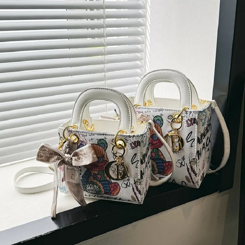 

Doodle fashion handbag for women new style fashionable All Matched Female Bag Graffiti Women Tote Bags trendy messenger bag C115