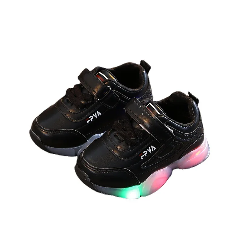 Scarpe sportive per bambini Primavera Moda luminosa Traspirante Bambini Ragazzi Scarpe a rete Ragazze Sneakers a LED con scarpe da corsa leggere