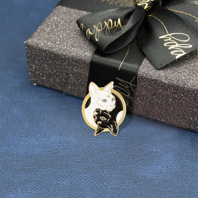 السحر السحر والمجوهرات هدية ، غامض ليلة المينا دبوس ، دبابيس مخصصة ، دبوس التلبيب ، القمر و لعنة شارة ، حقيبة و الجينز ، السحر