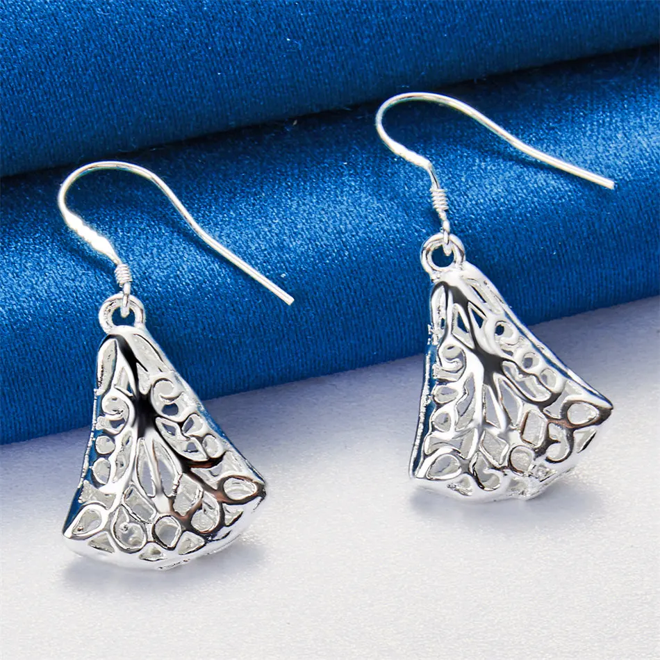 

A pair of 925 sterling silver noble hollow earrings, ladies' wedding accessories, temperament jewelry gifts
