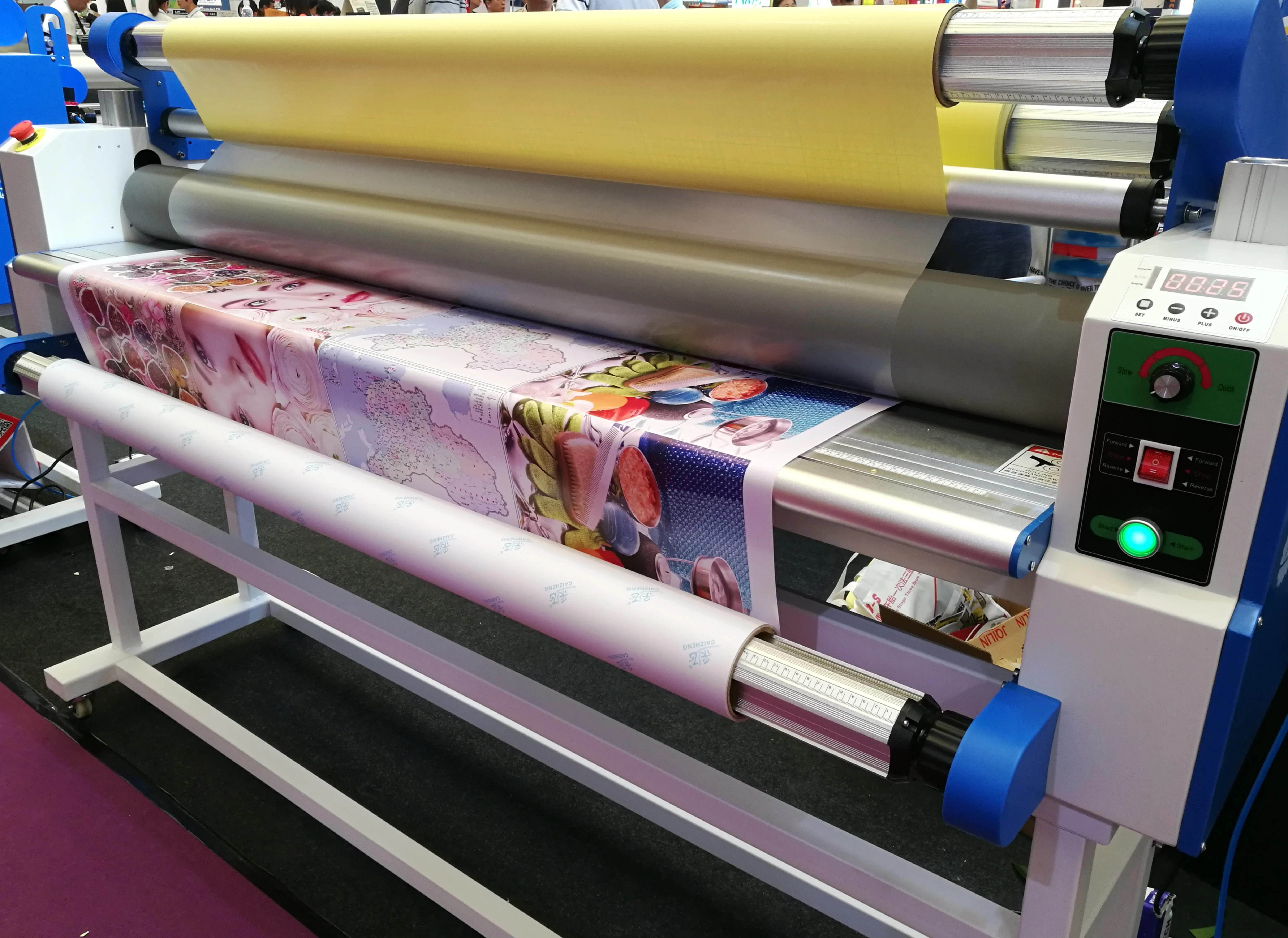 Hot Sale 160cm Wide Format Pneumatic Motor Automatic Laminator Roll To Roll Cold Laminating Machine For Advertising