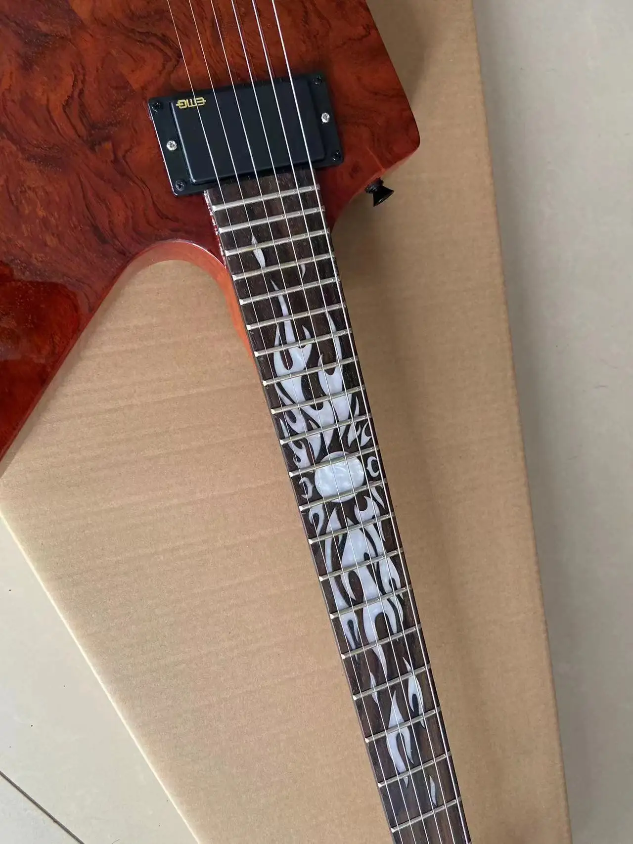 High quality 6-string invisible electric guitar, rosewood veneer, special fingerboard inlay, free shipping, support for customiz