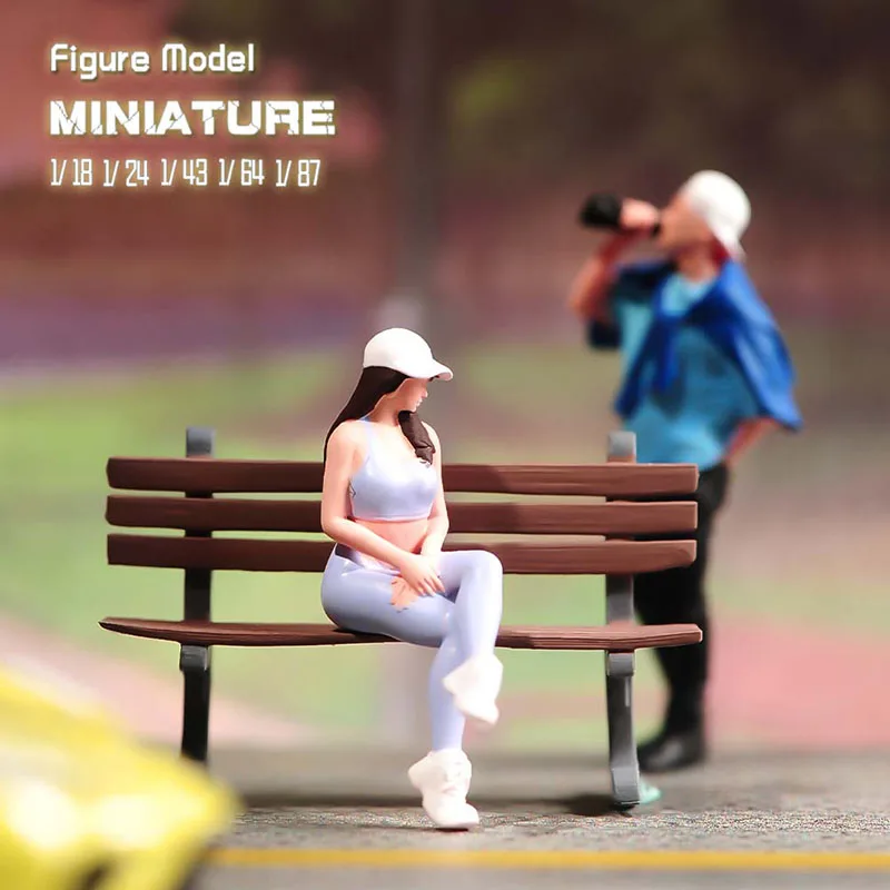

Миниатюры 1/87 1/64 1/43 1/24 1/18 Сидящая Женщина Питьевой Человек Фигурка Уличная Сцена Песочный Стол Фотография Модель Игрушка для Автомобилей