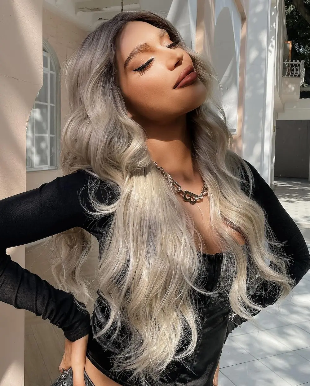 Perruque Lace Front Wig Loose Wave naturelle, cheveux synthétiques, blond platine, ombré, racines blond cendré, 5% mixte, quotidien/Cosplay, résistant à la chaleur