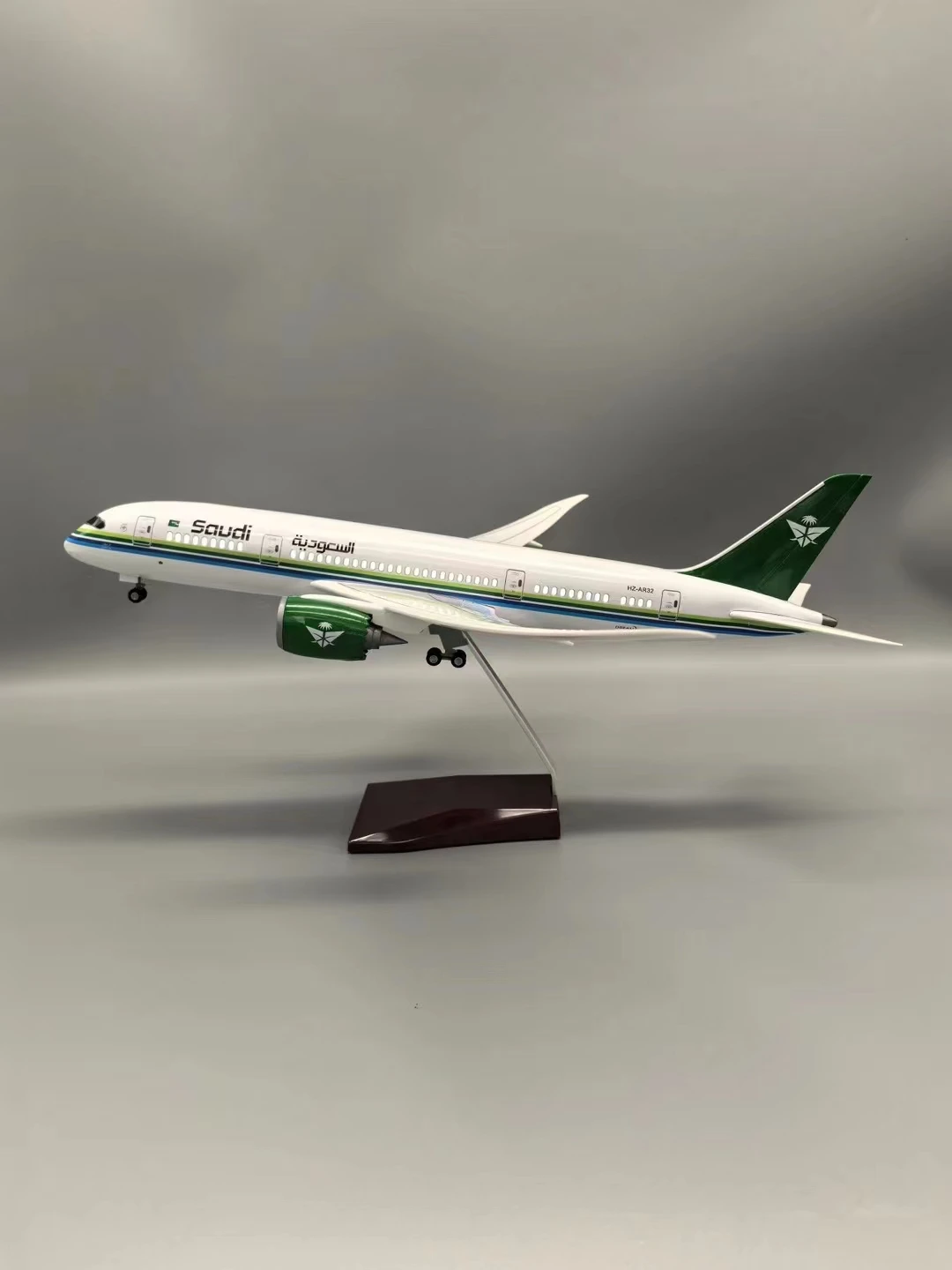 

New 43CM Saudi Arabia B787 Airline Toy Planes Scale With Light &Wheel Base Resin Collectible Miniatures Diecast Model Gifts