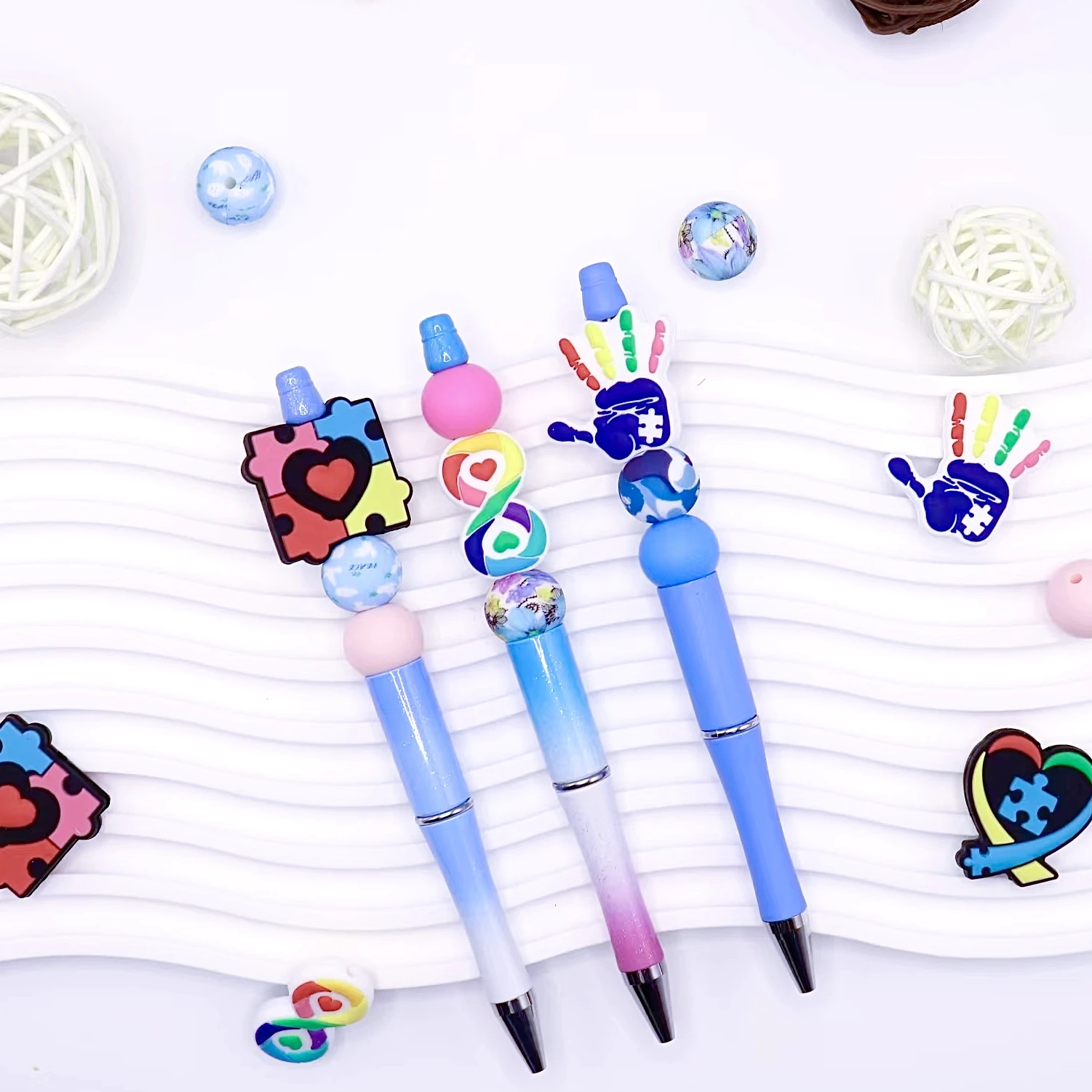 6PCS New Creative Care Autism Awareness Rainbow Puzzle Theme DIY Silicone Beads&Ballpoint Pen Set，Office&Study Supply